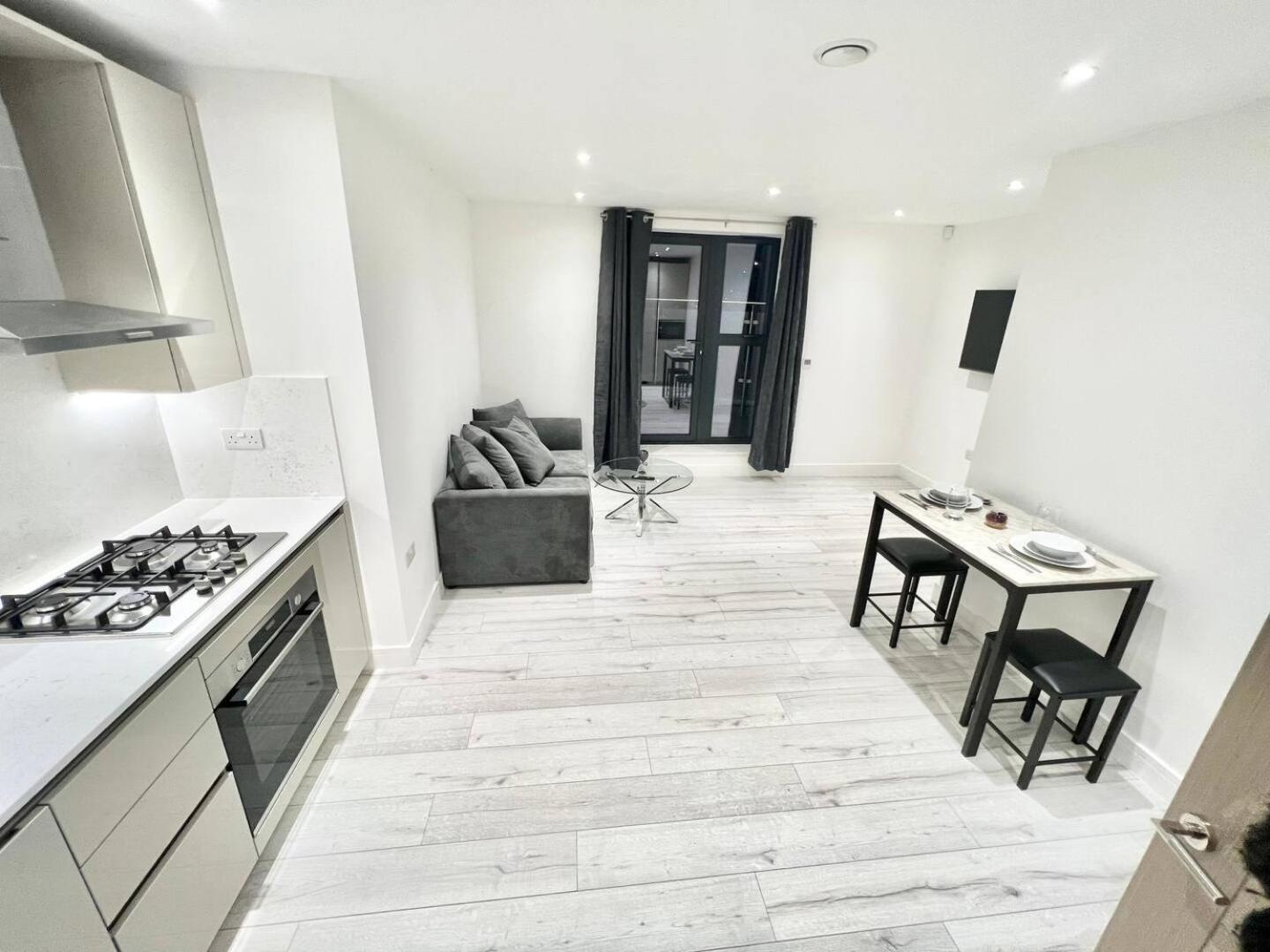 Queens Luxury Apartments Wembley Stadium - ลอนดอน ภายนอก รูปภาพ