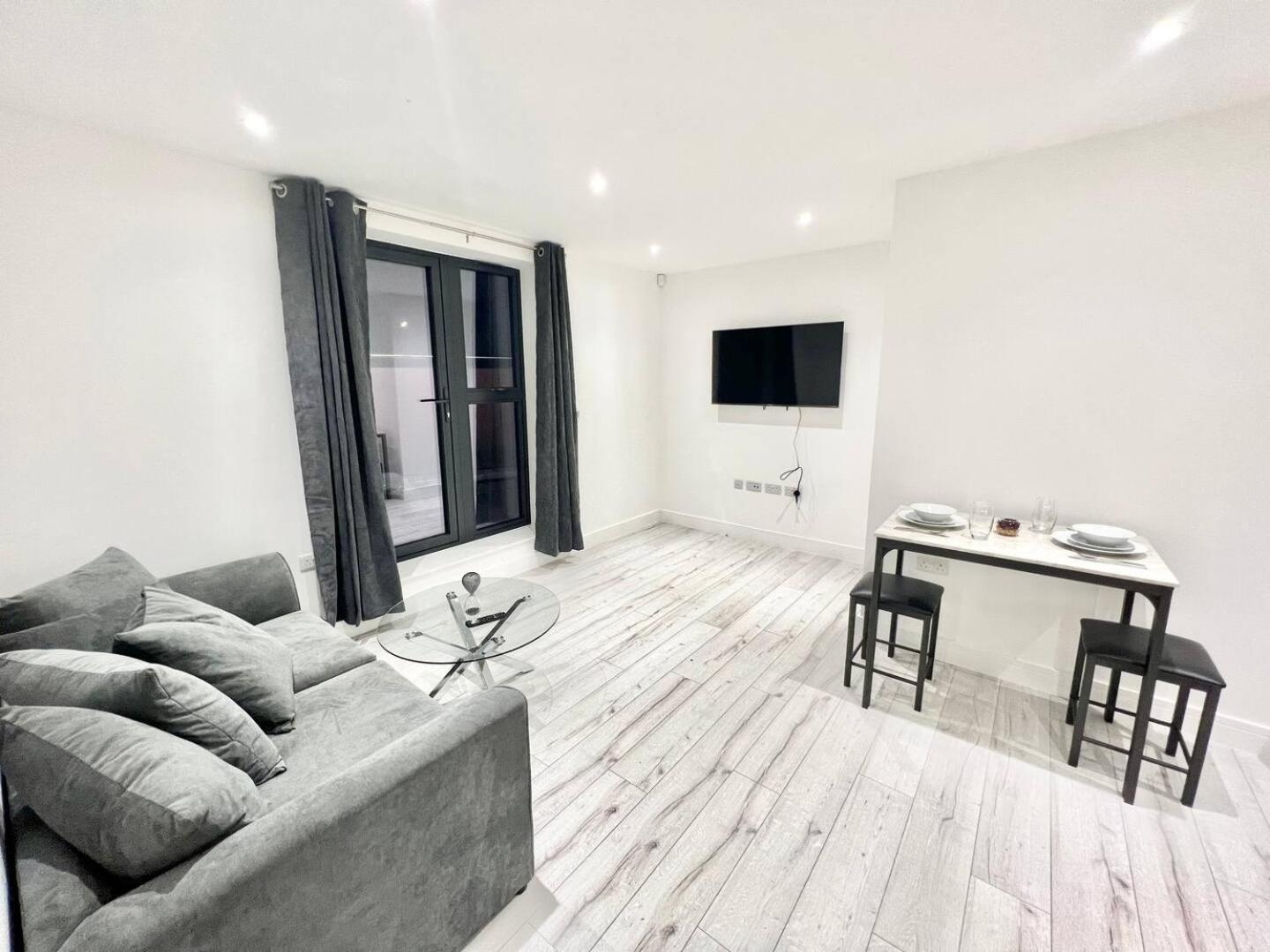 Queens Luxury Apartments Wembley Stadium - ลอนดอน ภายนอก รูปภาพ