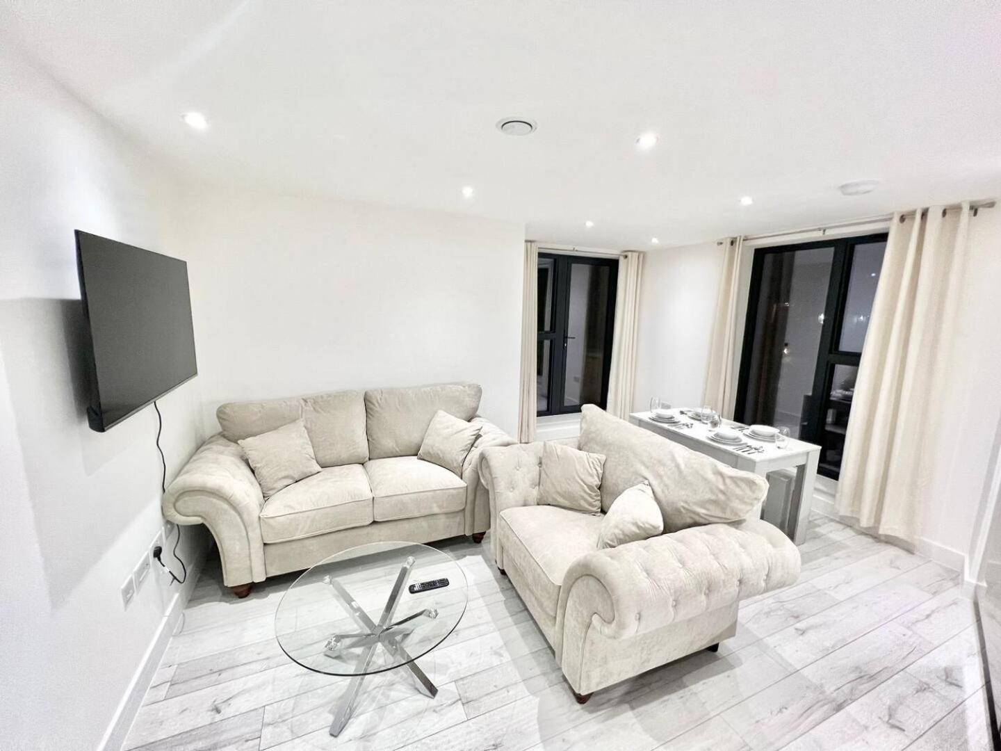 Queens Luxury Apartments Wembley Stadium - ลอนดอน ภายนอก รูปภาพ